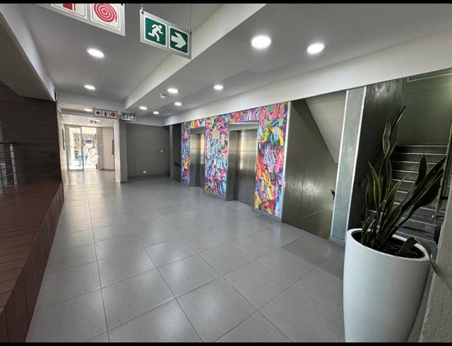 105M² SHOWROOM TO LET IN KRAMERVILLE